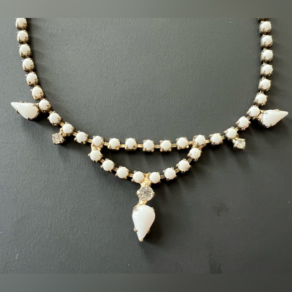 Vintage Milk Glass Art Deco Necklace with hook clasp - Picture 2 of 2